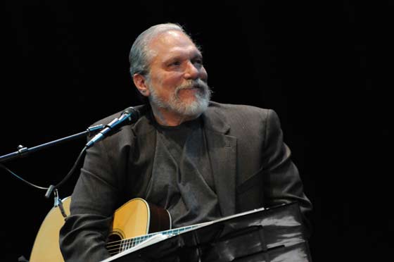 http://thebluesmobile.com/wp-content/uploads/2014/02/JormaKaukonen.jpg