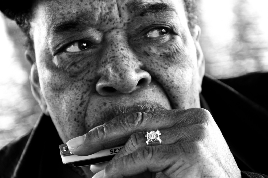 http://thebluesmobile.com/wp-content/uploads/2014/02/jamescotton-1050x700.jpg