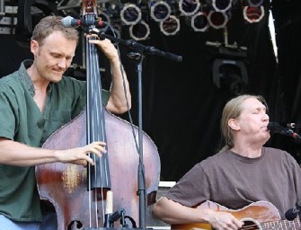The Wood Brothers, Chris and Oliver Perform ?One More Day?