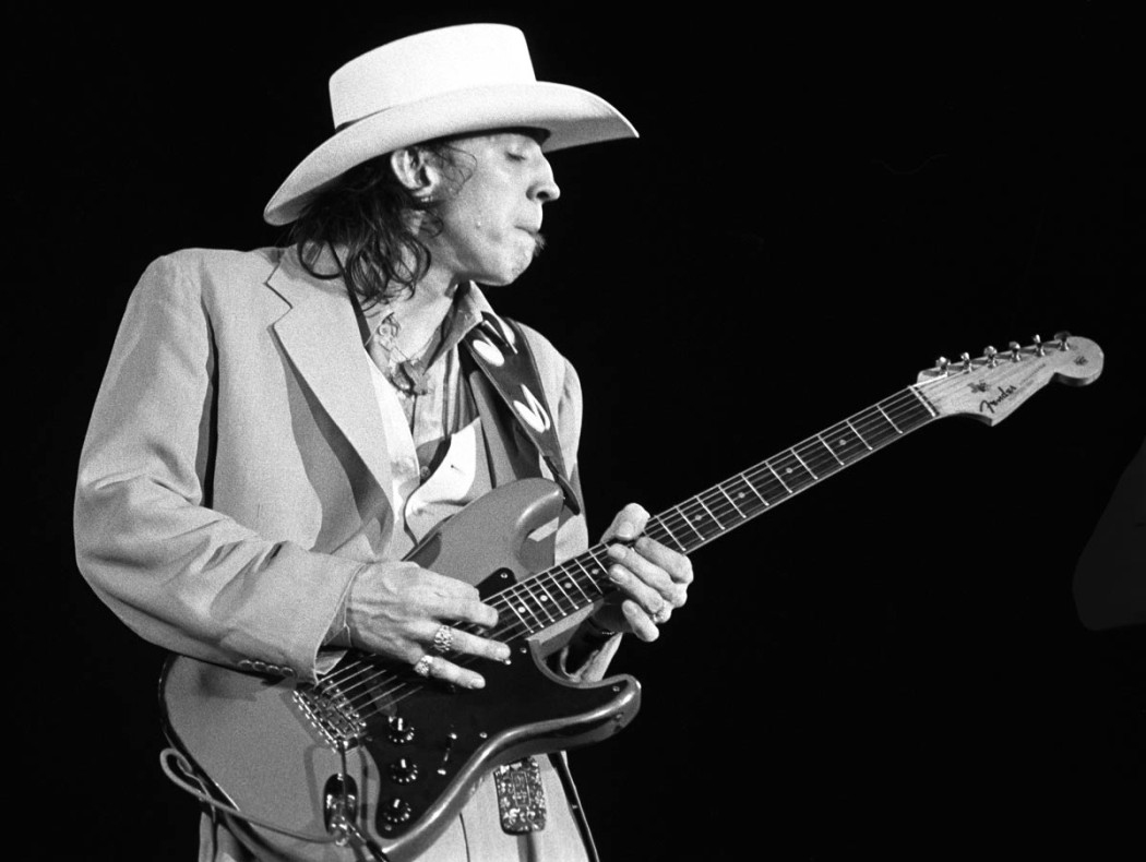 http://thebluesmobile.com/wp-content/uploads/2014/07/stevierayvaughanfeatured-1050x790.jpg