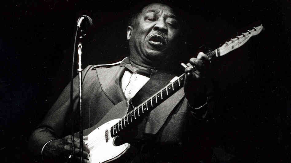 http://thebluesmobile.com/wp-content/uploads/2015/09/Muddy-Waters.jpg