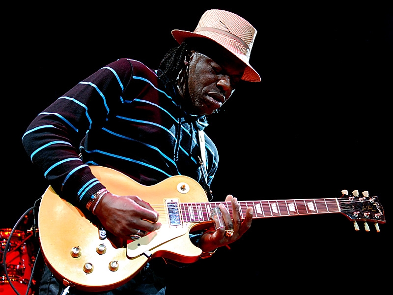 http://thebluesmobile.com/wp-content/uploads/2015/12/joe-louis-walker.jpg