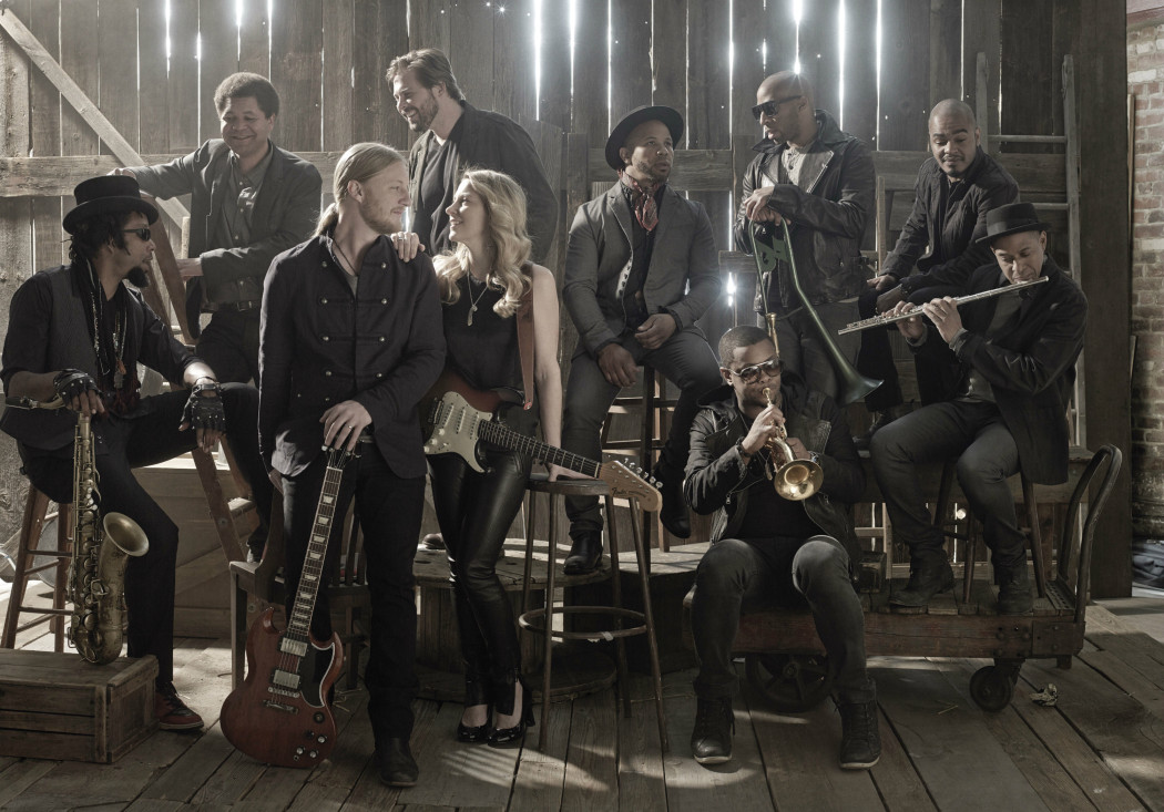 http://thebluesmobile.com/wp-content/uploads/2016/02/Tedeschi-Trucks-Band-1050x733.jpg