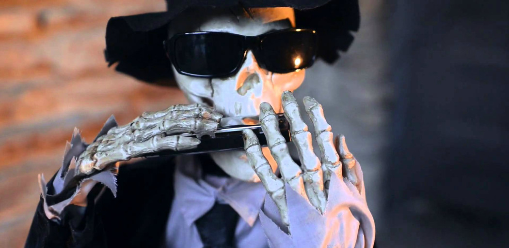 http://thebluesmobile.com/wp-content/uploads/2016/10/halloweenharmonica-1050x513.jpg