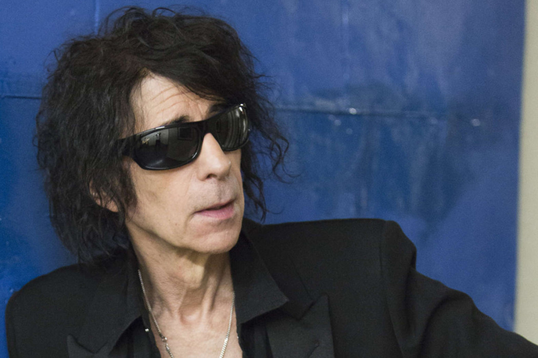 http://thebluesmobile.com/wp-content/uploads/2016/10/peter-wolf-1050x700.jpg